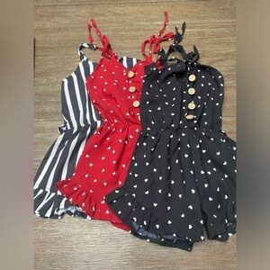 Lot of 3 adjustable ties at the shoulders and a cute tie belt.